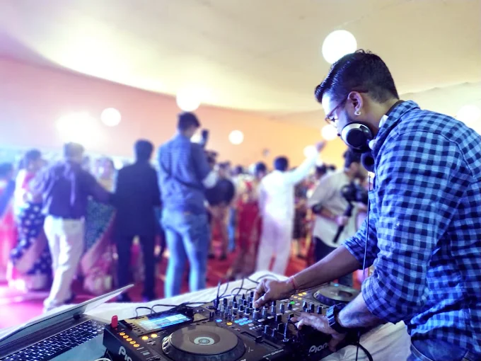  DJ DEB
